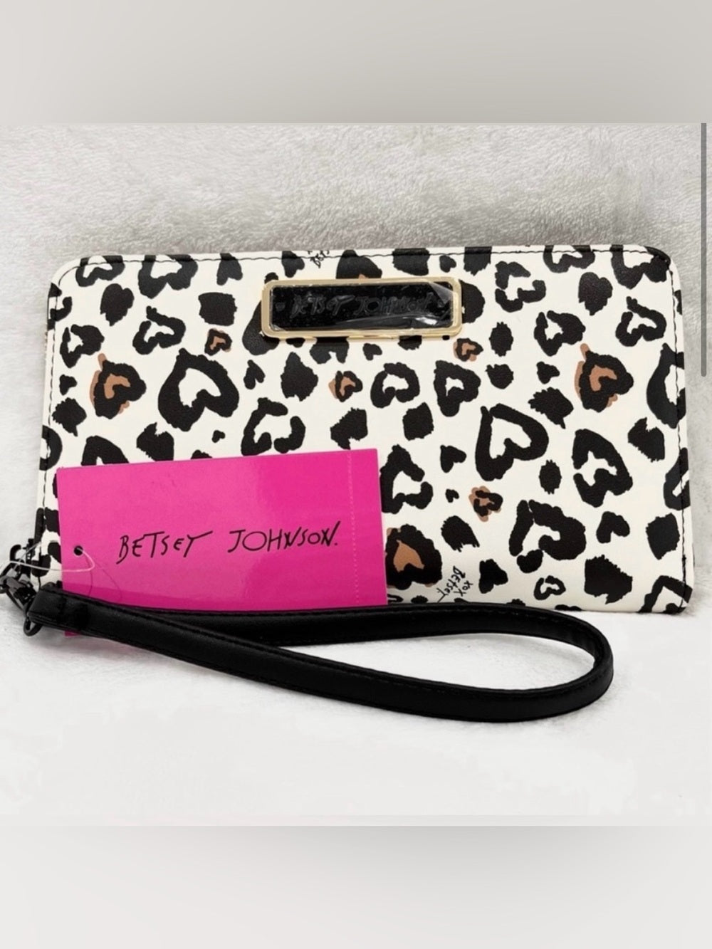 Betsey Johnson NEW Large Leopard Heart Print wristlet wallet NWT