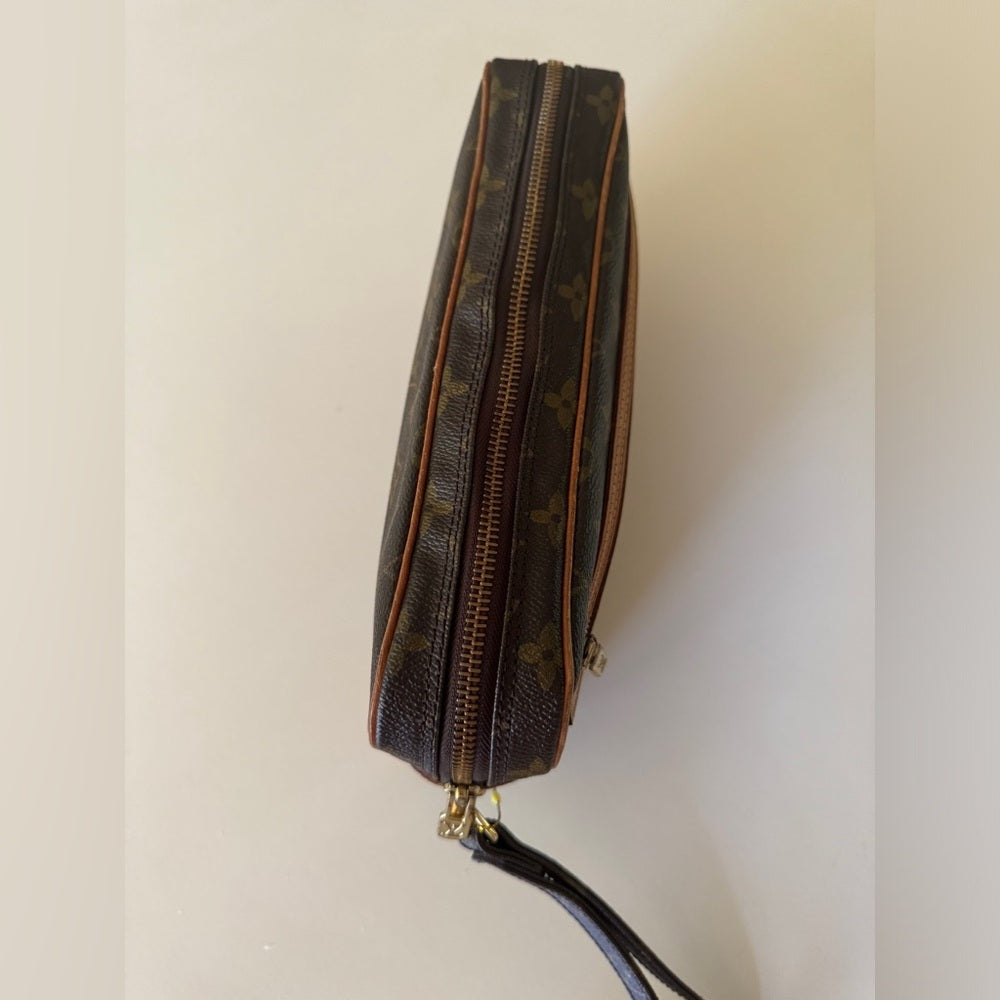 Classic Louis Vuitton Monogram Wristlet — Vintage 1988 (TH 884)