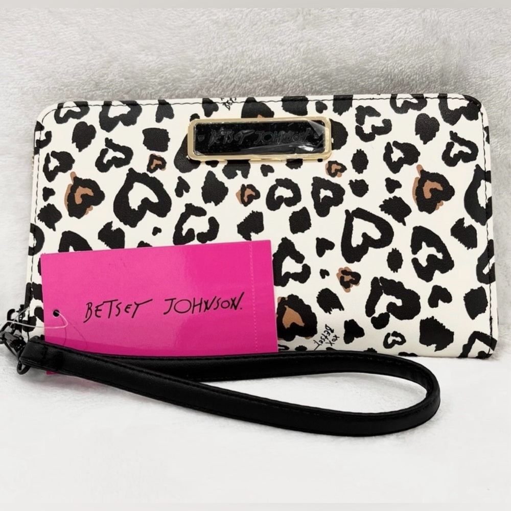 Betsey Johnson NEW Large Leopard Heart Print wristlet wallet NWT