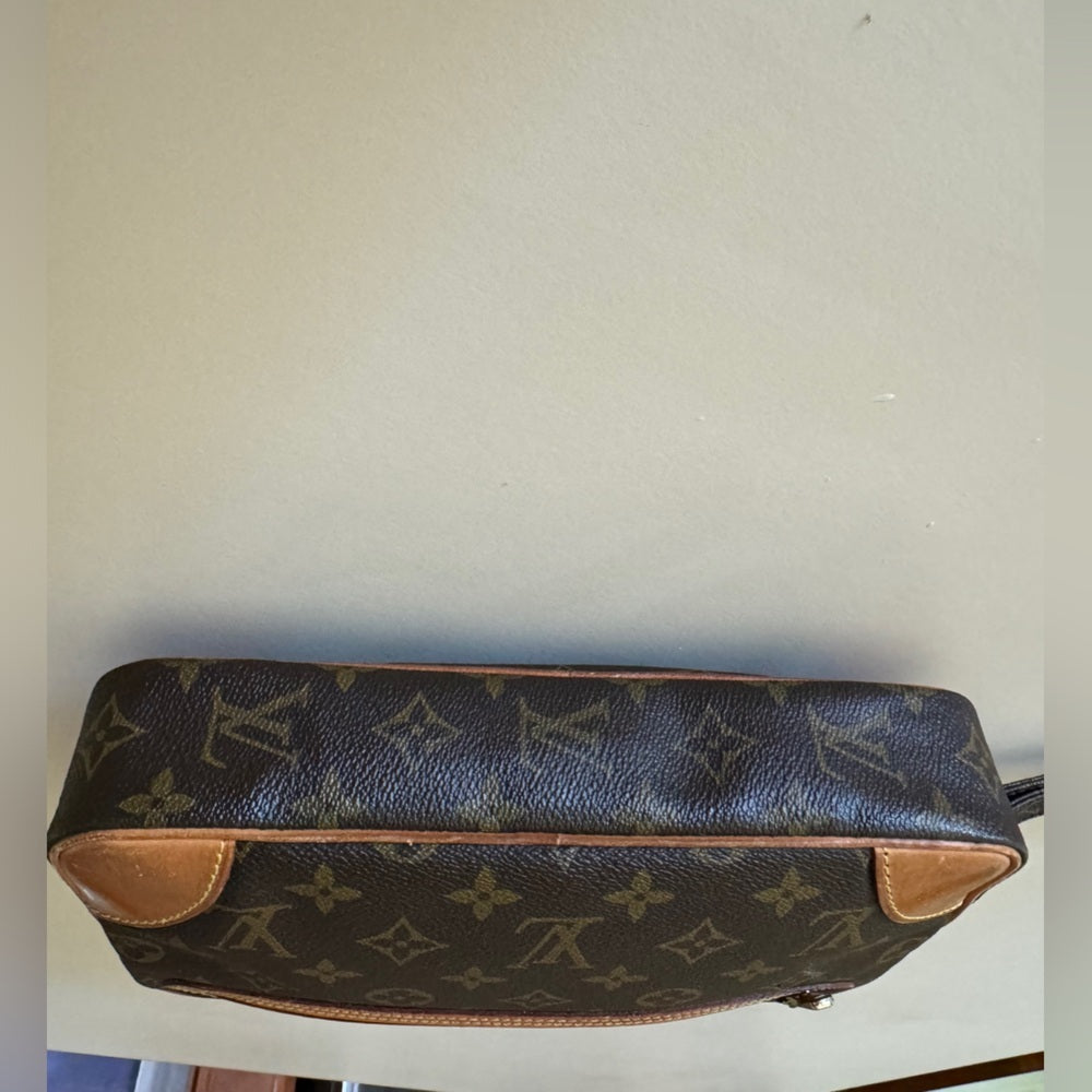 Classic Louis Vuitton Monogram Wristlet — Vintage 1988 (TH 884)