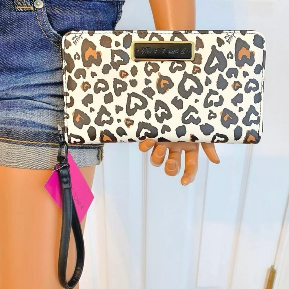 Betsey Johnson NEW Large Leopard Heart Print wristlet wallet NWT