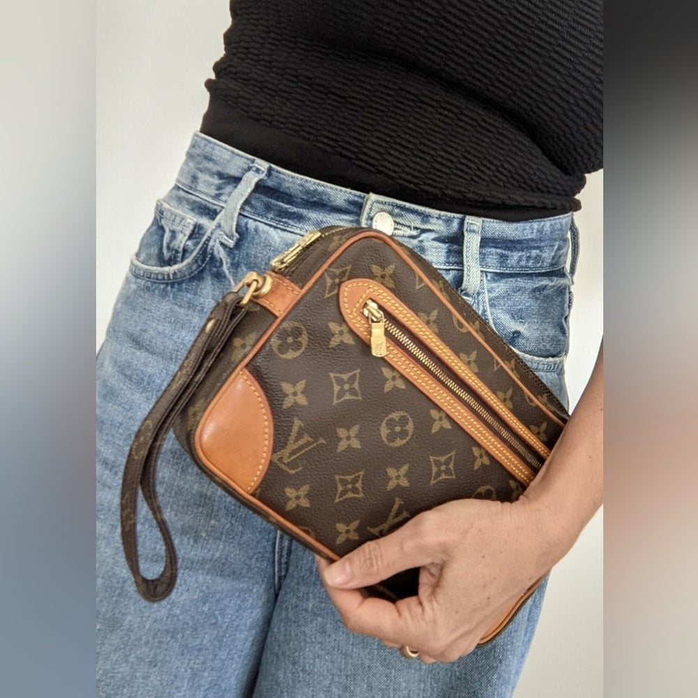 Classic Louis Vuitton Monogram Wristlet — Vintage 1988 (TH 884)